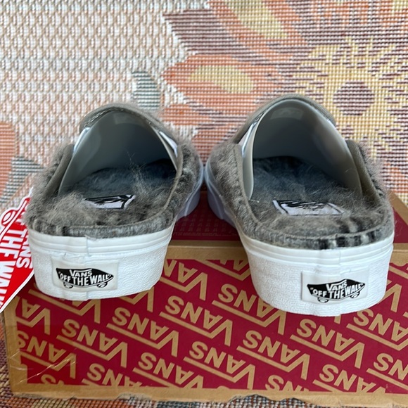 Vans WMNS Classic Slip-On Mule
(Soft Plaid Gray/True white
VN0A4P3U809
Sneakers - Picture 14 of 16